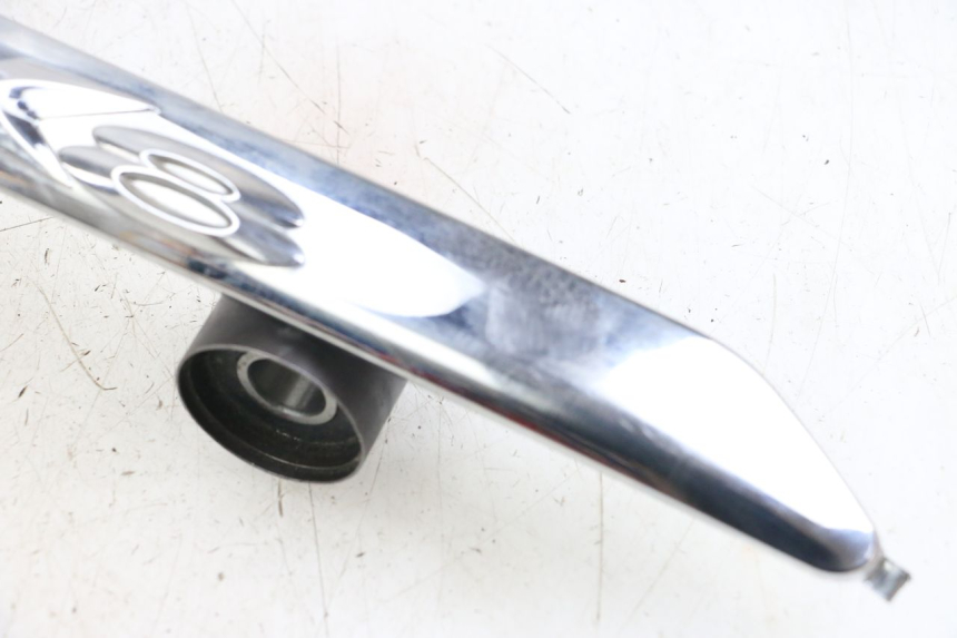 photo de CARENA SOTTO SELLA SINISTRA PIAGGIO X8 125 (2004 - 2007) - Dettagli dei punti di fissaggio