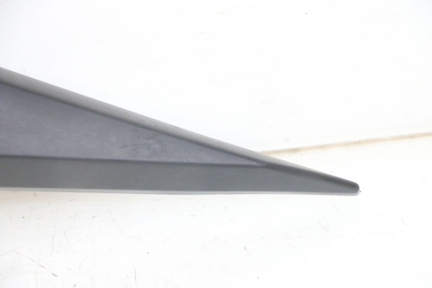 photo de COPERCHIO SOTTO SELLA SINISTRO YAMAHA XJ6 ABS 600 (2008 - 2016) - Dettagli dei punti di fissaggio