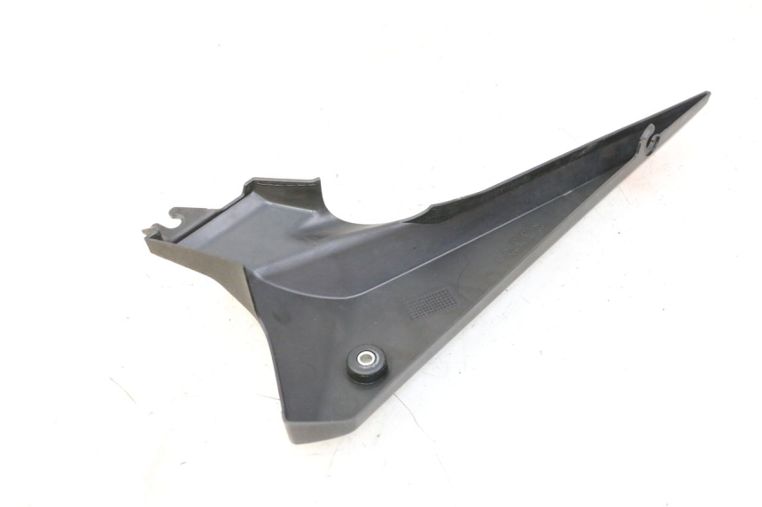 photo de COPERCHIO SOTTO SELLA SINISTRO YAMAHA XJ6 ABS 600 (2008 - 2016) - Dettaglio del componente