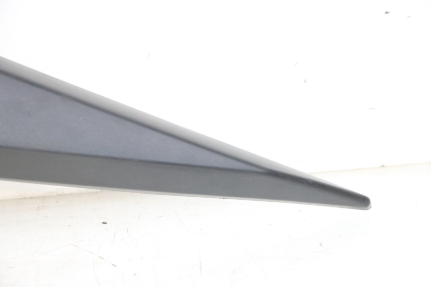 photo de COPERCHIO SOTTO SELLA SINISTRO YAMAHA XJ6 ABS 600 (2008 - 2016) - Primo piano tecnico