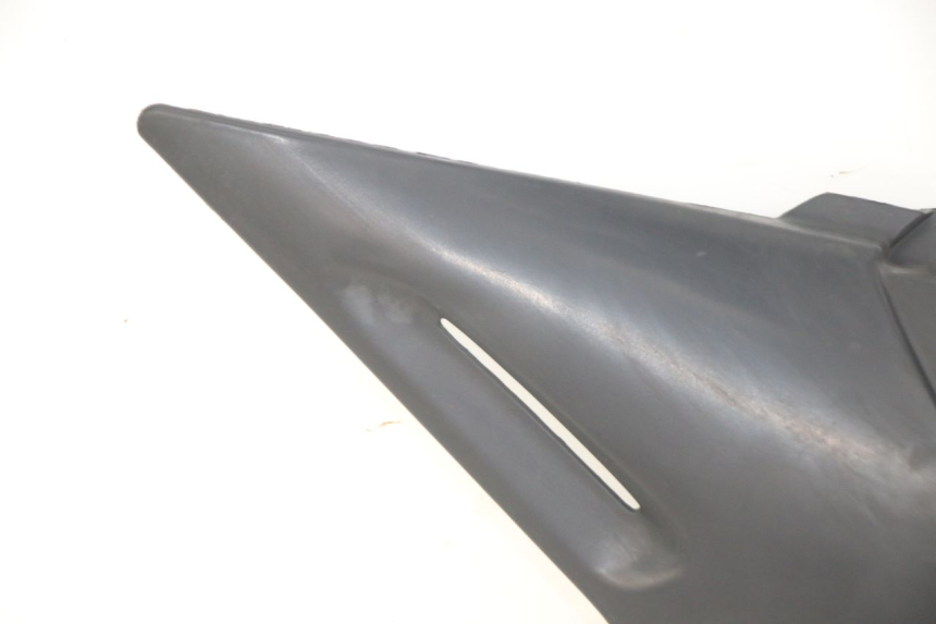 photo de COPERCHIO SOTTO SELLA SINISTRO YAMAHA XJN DIVERSION 600 (2000 - 2003) - Stato della superficie e materiale