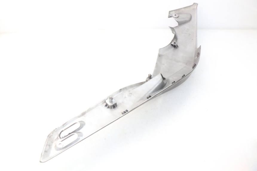 photo de COPERCHIO SOTTO SELLA SINISTRO YAMAHA XP T-MAX TMAX ABS 500 (2004 - 2007) - Altra angolazione