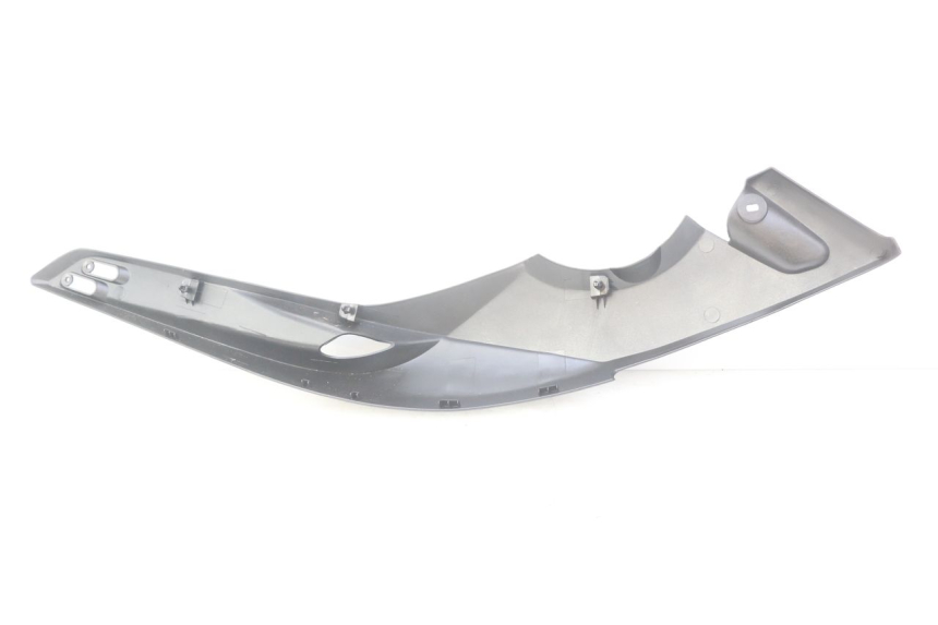 photo de COPERCHIO SOTTO SELLA SINISTRO YAMAHA XP T-MAX TMAX ABS 500 (2004 - 2007) - Altra angolazione