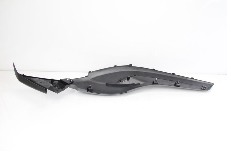 photo de COPERCHIO SOTTO SELLA SINISTRO YAMAHA XP T-MAX TMAX 500 (2008 - 2012) - Dettagli dei punti di fissaggio