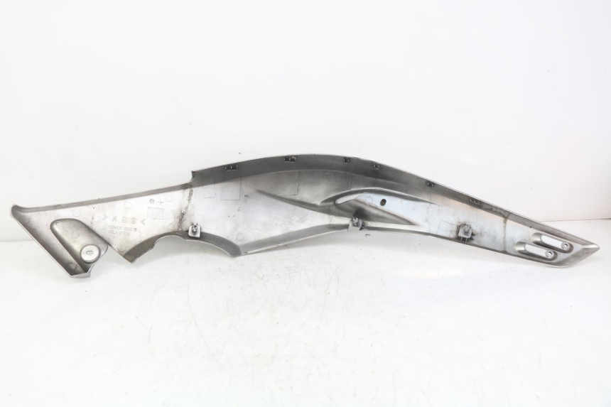 photo de COPERCHIO SOTTO SELLA SINISTRO YAMAHA XP T-MAX TMAX 500 (2004 - 2007) - Dettaglio del componente