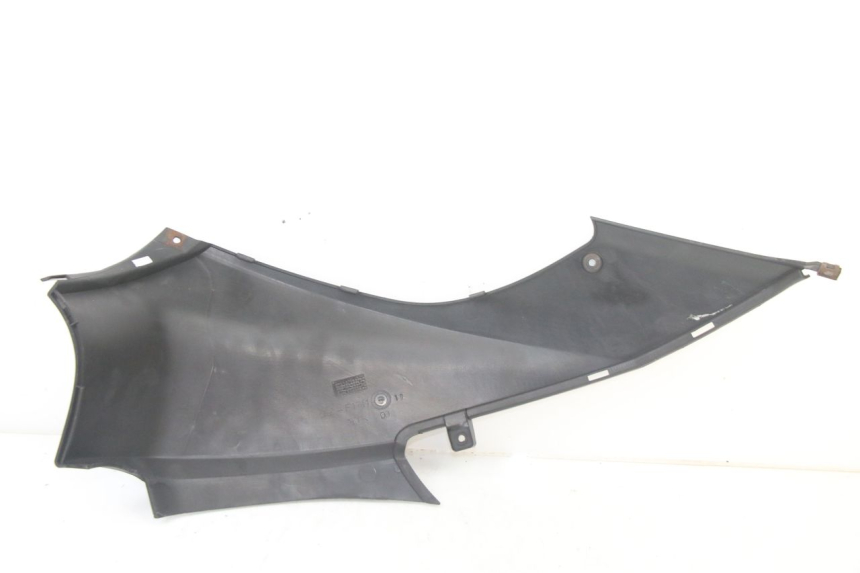 photo de COPERCHIO SOTTO SELLA SINISTRO YAMAHA NEOS NEO'S 4T 50 (2008 - 2016) - Primo piano tecnico