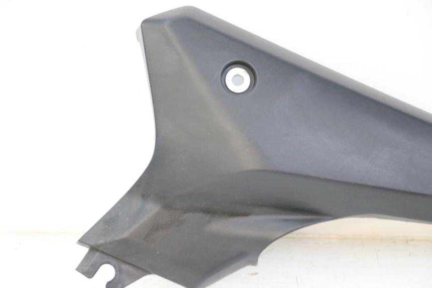 photo de COPERCHIO SOTTO SELLA SINISTRO YAMAHA XJ6 600 (2008 - 2016) - Primo piano tecnico