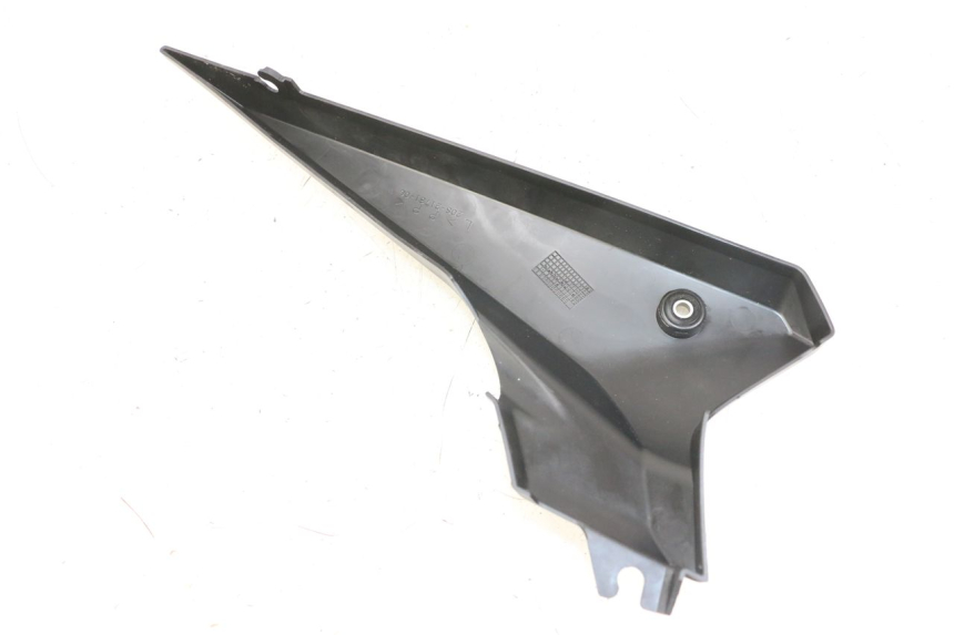 photo de COPERCHIO SOTTO SELLA SINISTRO YAMAHA XJ6 ABS 600 (2008 - 2016) - Dettaglio del componente