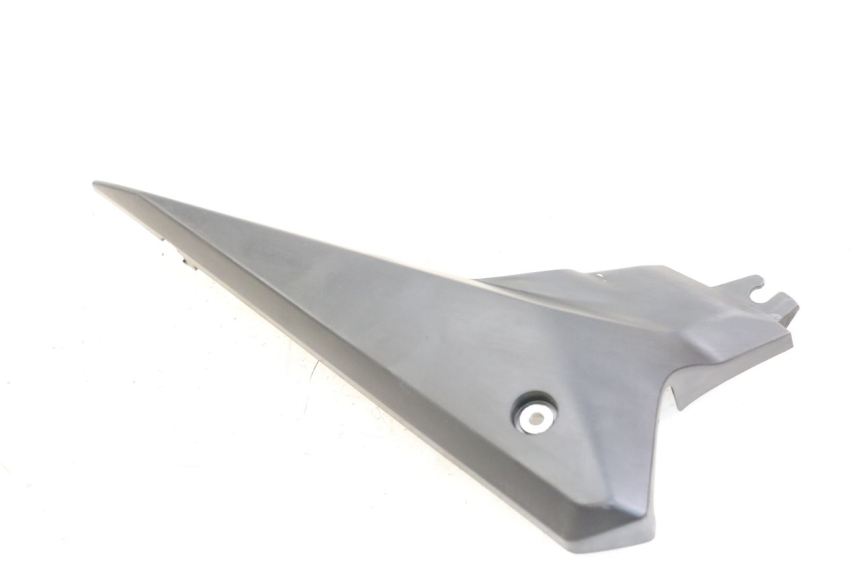 photo de COPERCHIO SOTTO SELLA SINISTRO YAMAHA XJ6 ABS 600 (2008 - 2016) - Altra angolazione