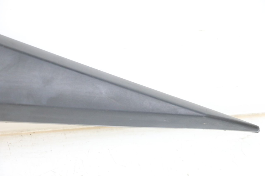 photo de COPERCHIO SOTTO SELLA SINISTRO YAMAHA XJ6 ABS 600 (2008 - 2016) - Primo piano tecnico