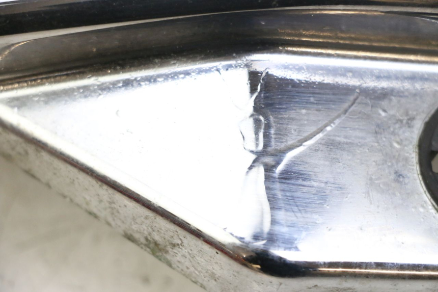 photo de COPERCHIO SOTTO SELLA SINISTRO YAMAHA XVS DRAG STAR DRAGSTAR 650 (1997 - 2007) - Dettaglio del componente