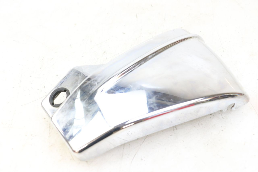 photo de COPERCHIO SOTTO SELLA SINISTRO YAMAHA XVS DRAG STAR DRAGSTAR 650 (1997 - 2007) - Dettagli dei punti di fissaggio