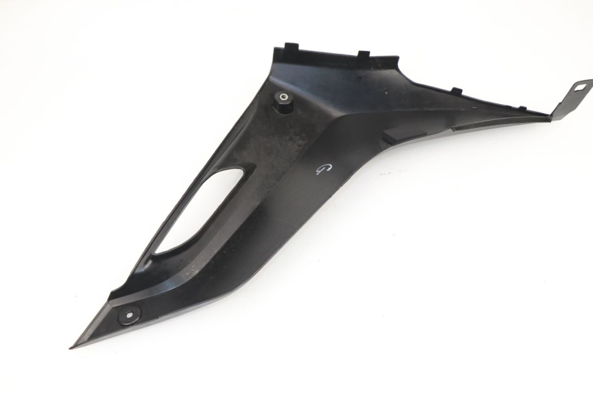 photo de COPERCHIO SOTTO SELLA SINISTRO YAMAHA YZF R 125 (2008 - 2013) - Dettaglio del componente