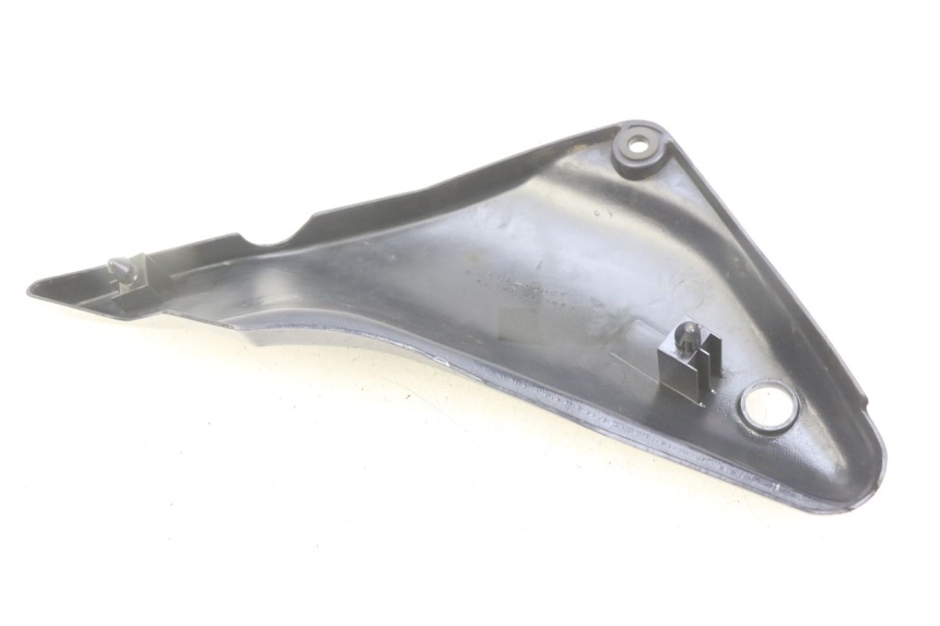 photo de COPERCHIO SOTTO SELLA SINISTRO KAWASAKI ZEPHYR 1100 ( - 1995) - Primo piano tecnico