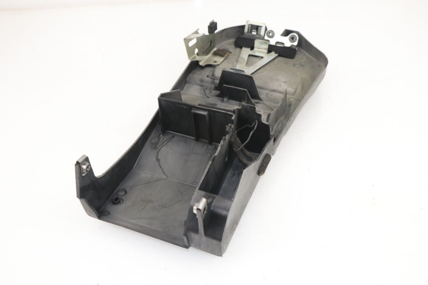 photo de CACHE SOTTO SELLA KAWASAKI Z 750 (2007 - 2013) - Dettagli dei punti di fissaggio