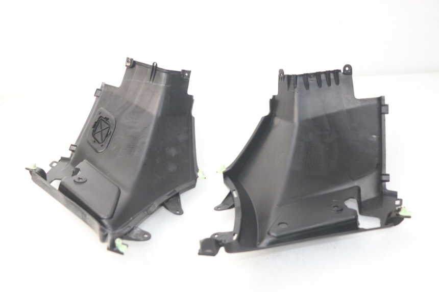 photo de COPERCHIO SOTTO SELLA PEUGEOT KISBEE 2T 50 (2010 - 2017) - Dettaglio del componente