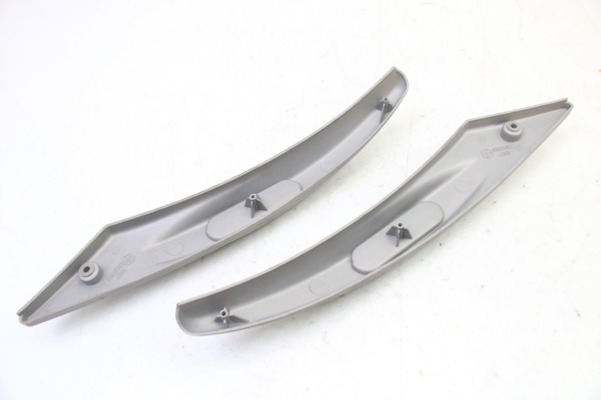 photo de COPERCHIO SOTTO SELLA PIAGGIO LIBERTY 4T 50 (2009 - 2015) - Primo piano tecnico