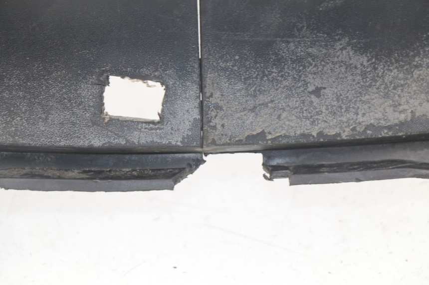 photo de COPERCHIO SOTTO SELLA MBK OVETTO ONE 2T 50 (2013 - 2017) - Marcature e riferimenti originali