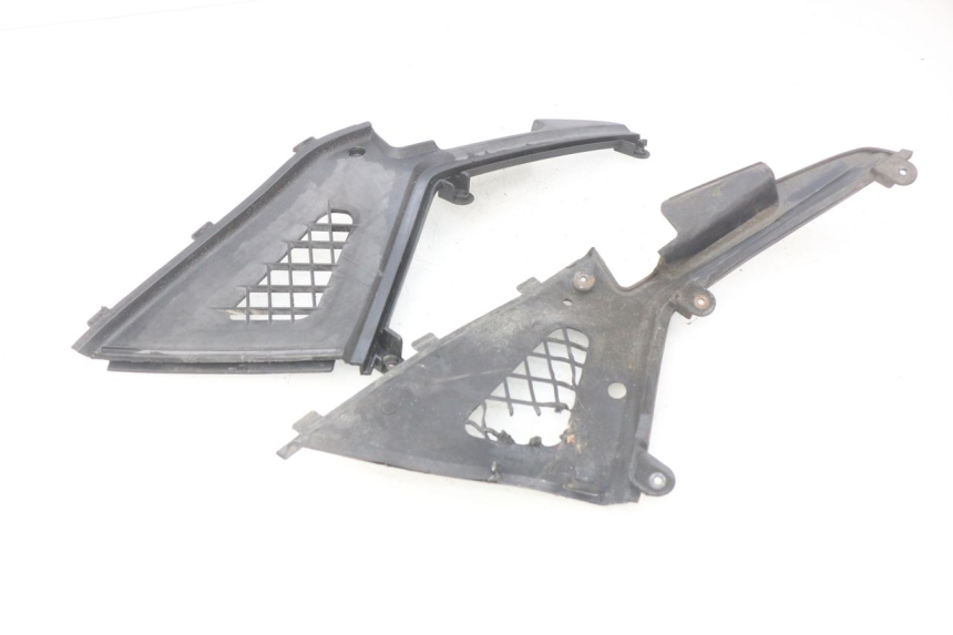 photo de CACHE SOTTO SELLA KYMCO PEOPLE 250 (2004 - 2008) - Dettaglio del componente