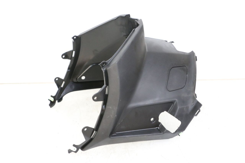 photo de CACHE SOTTO SELLA PEUGEOT KISBEE 4T 50 (2018 - 2022) - Dettagli dei punti di fissaggio