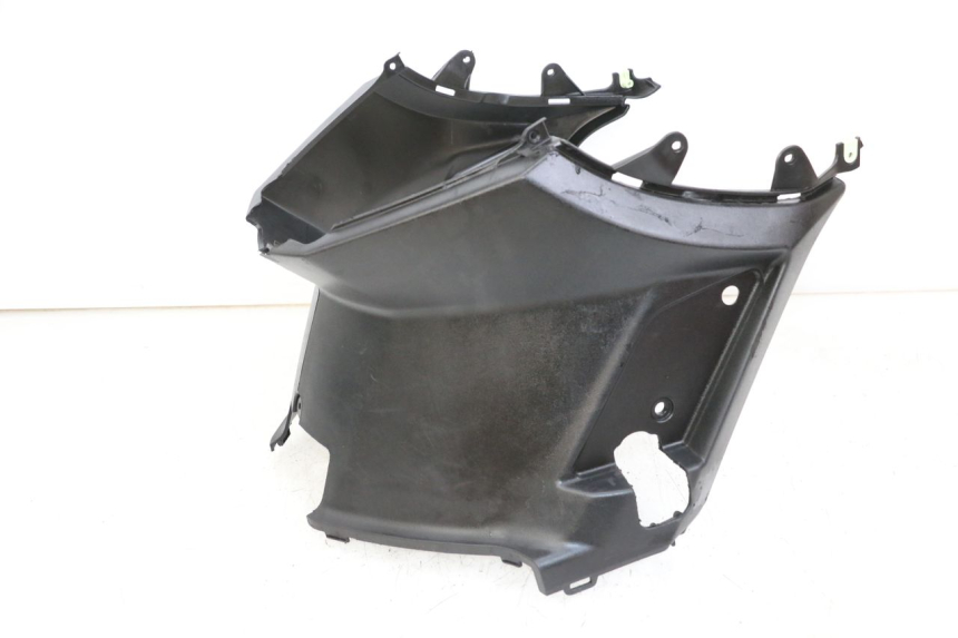 photo de CARENA SOTTO SELLA PEUGEOT STREETZONE 4T 50 (2018 - 2023) - Dettagli dei punti di fissaggio