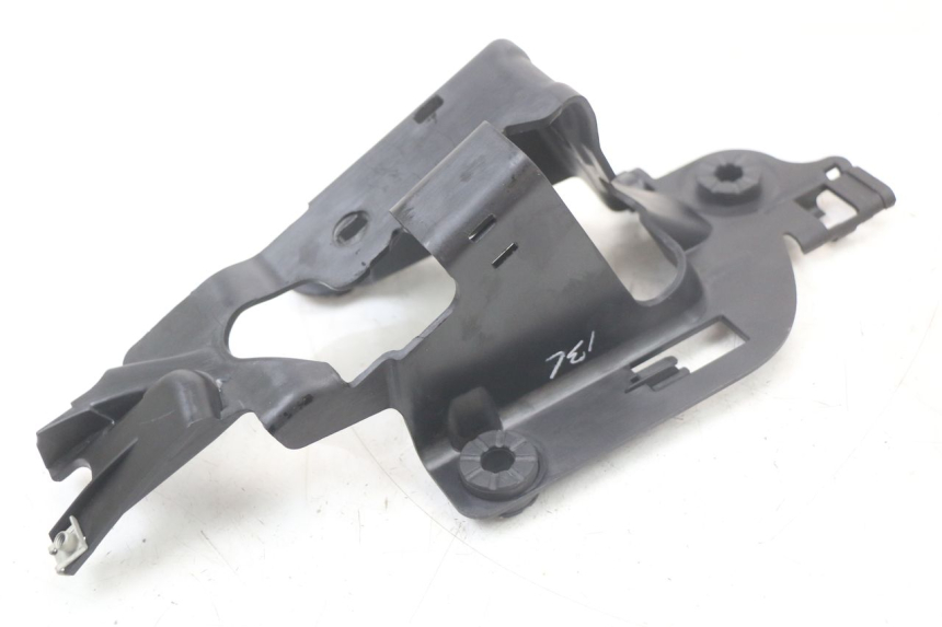 photo de CARENA SOTTO SELLA ROYAL ENFIELD CONTINENTAL GT 650 (2019 - 2024) - Vista d'insieme del prodotto