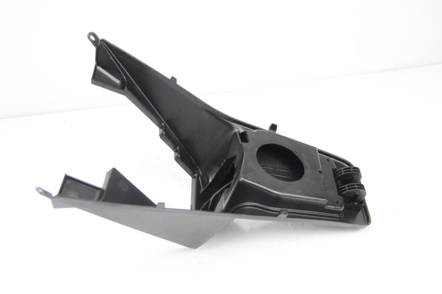 photo de COPERCHIO SOTTO SELLA PEUGEOT SATELIS 125 (2013 - 2018) - Dettagli dei punti di fissaggio