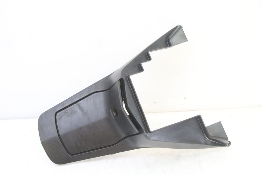 photo de COPERCHIO SOTTO SELLA PEUGEOT SATELIS 125 (2013 - 2018) - Dettaglio del componente