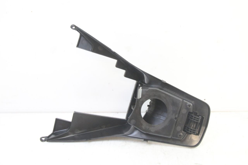 photo de COPERCHIO SOTTO SELLA PEUGEOT SATELIS 125 (2013 - 2018) - Dettagli dei punti di fissaggio