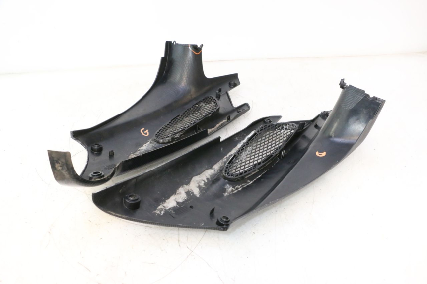 photo de COPERCHIO SOTTO SELLA PEUGEOT SPEEDFIGHT LC 50 (1996 - 2002) - Dettaglio del componente