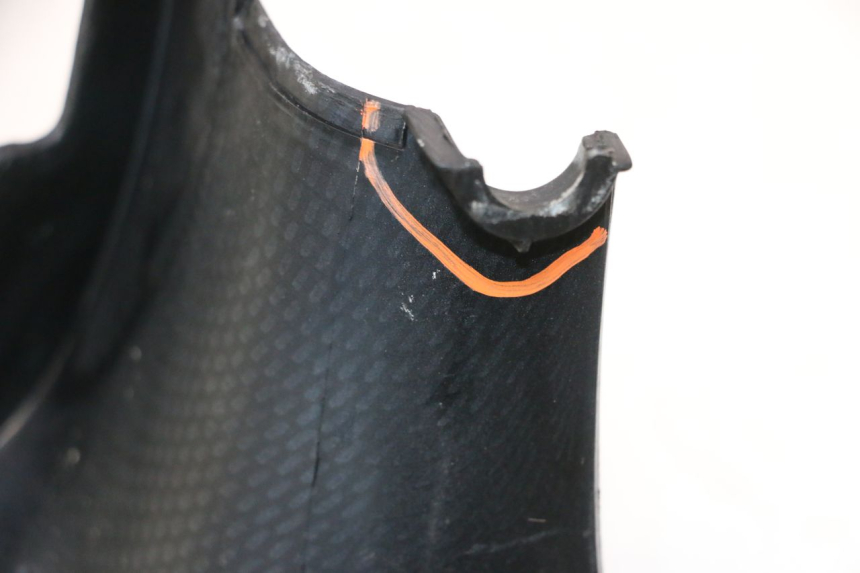 photo de COPERCHIO SOTTO SELLA PEUGEOT SPEEDFIGHT LC 50 (1996 - 2002) - Dettagli dei punti di fissaggio