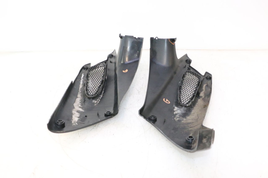 photo de COPERCHIO SOTTO SELLA PEUGEOT SPEEDFIGHT LC 50 (1996 - 2002) - Stato della superficie e materiale