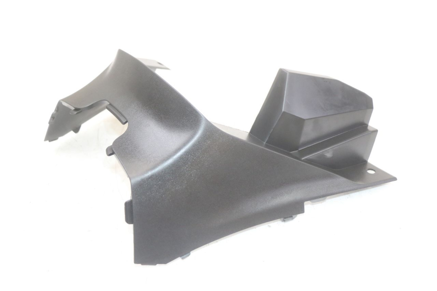 photo de CARENA SOTTO SELLA SUZUKI BURGMAN 125 (2018 - 2021) - Primo piano tecnico