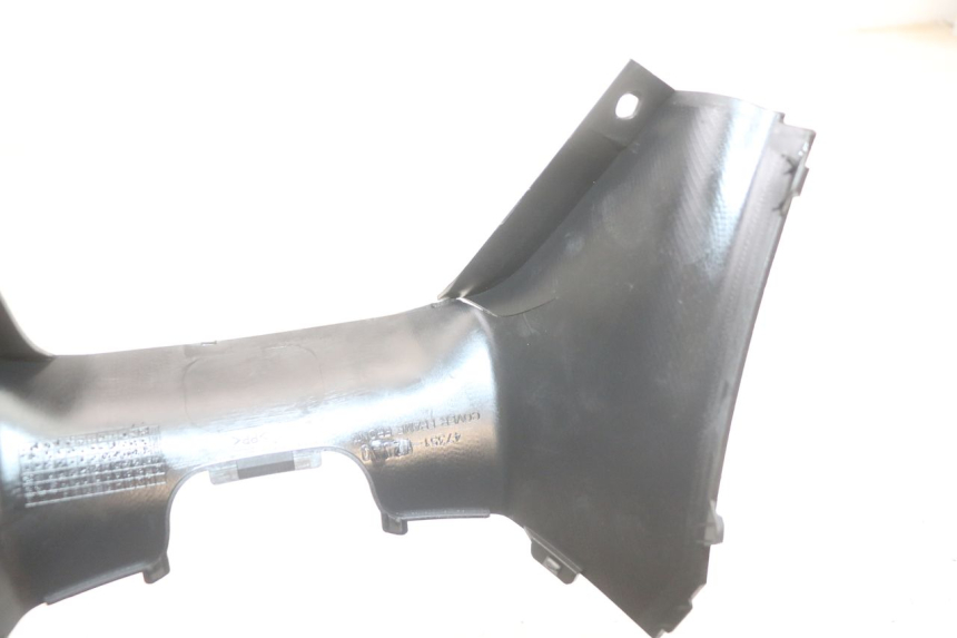 photo de CARENA SOTTO SELLA SUZUKI BURGMAN 125 (2018 - 2021) - Stato della superficie e materiale