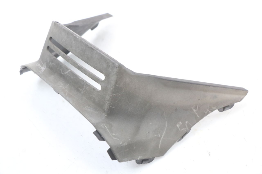 photo de COPERCHIO SOTTO SELLA SUZUKI UH BURGMAN 125 (2002 - 2006) - Zoom sullo stato d'uso