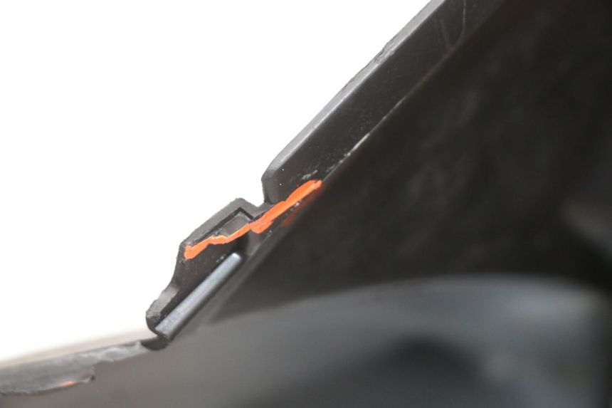 photo de COPERCHIO SOTTO SELLA PEUGEOT VIVACITY NEW 4T 50 (2008 - 2017) - Marcature e riferimenti originali