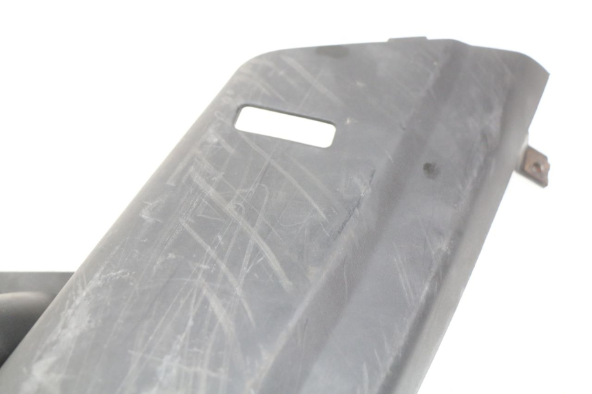 photo de COPERCHIO SOTTO SELLA YAMAHA XMAX X-MAX 125 (2006 - 2009) - Dettagli dei punti di fissaggio