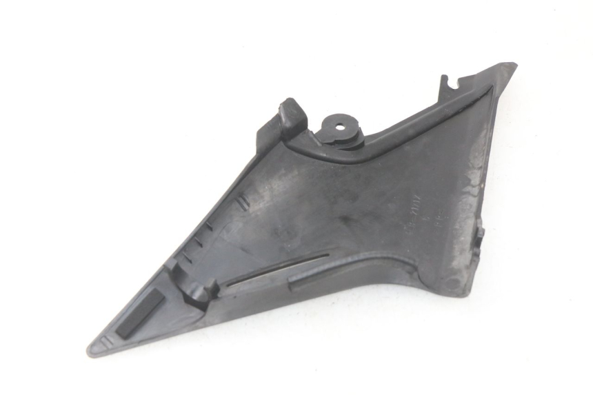 photo de COPERCHIO SOTTO SELLA YAMAHA XJ600 XJ DIVERSION 600 (1992 - 1997) - Dettagli dei punti di fissaggio