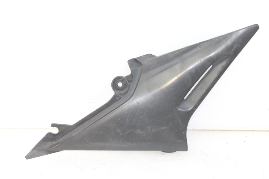 photo de CARENA SOTTO SELLA YAMAHA XJN DIVERSION 600 (2000 - 2003) - Dettagli dei punti di fissaggio