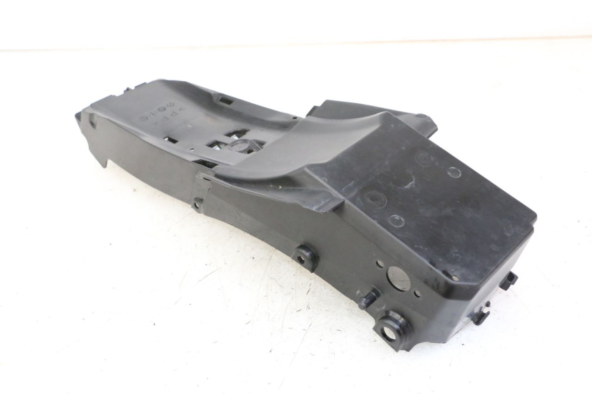 photo de CARENA SOTTO SELLA YAMAHA TRACER 7 700 (2020 - 2024) - Dettagli dei punti di fissaggio