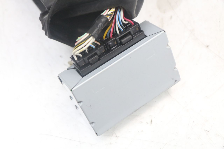 photo de CALCOLATORE ABS YAMAHA TDM ABS 900 (2002 - 2014) - Primo piano tecnico