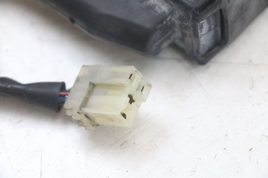 photo de CALCOLATORE ABS YAMAHA TDM ABS 900 (2002 - 2014) - Dettagli dei punti di fissaggio