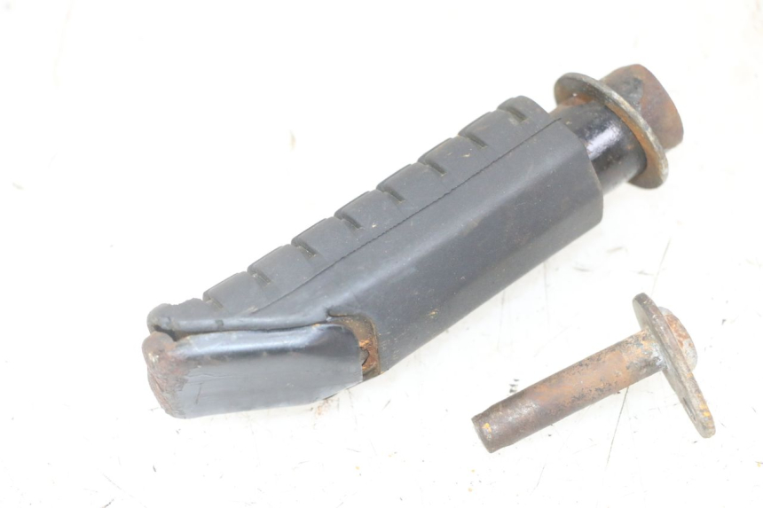 photo de PEDANA POSTERIORE DESTRA HONDA CBF 500 (2004 - 2007) - Altra angolazione