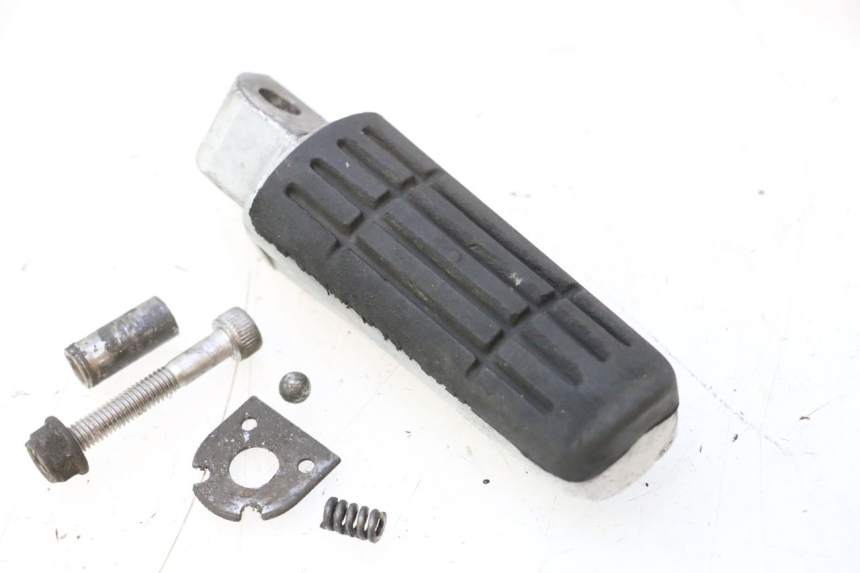 photo de PEDANA POSTERIORE DESTRA YAMAHA FJR 1300 (2001 - 2005) - Dettaglio del componente