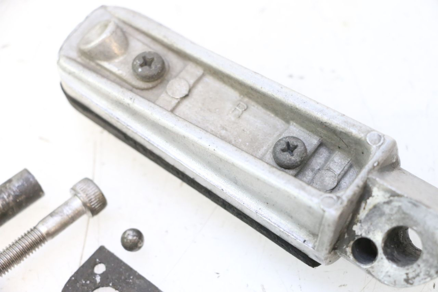 photo de PEDANA POSTERIORE DESTRA YAMAHA FJR 1300 (2001 - 2005) - Zoom sullo stato d'uso