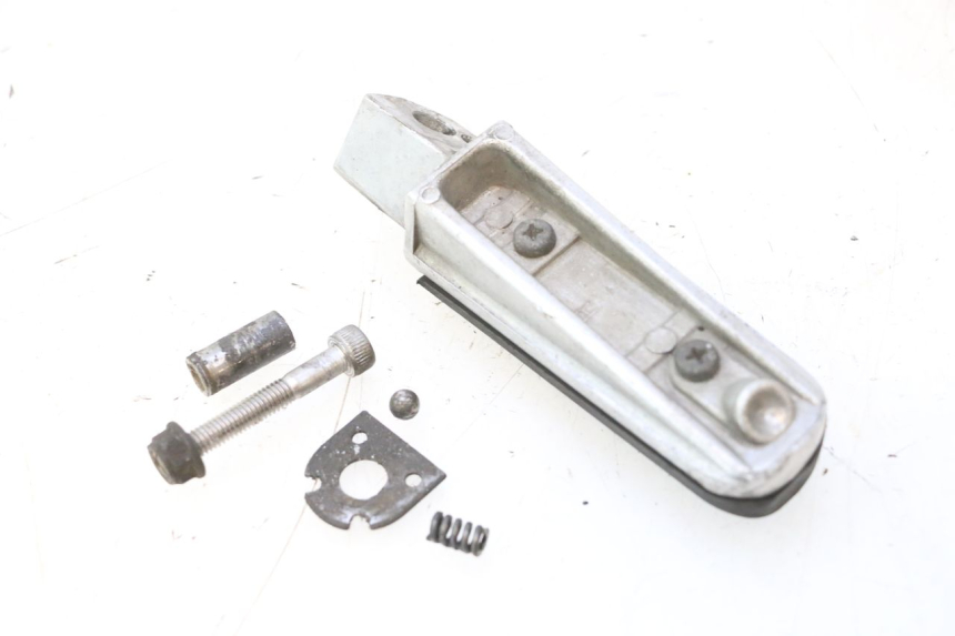photo de PEDANA POSTERIORE DESTRA YAMAHA FJR 1300 (2001 - 2005) - Primo piano tecnico