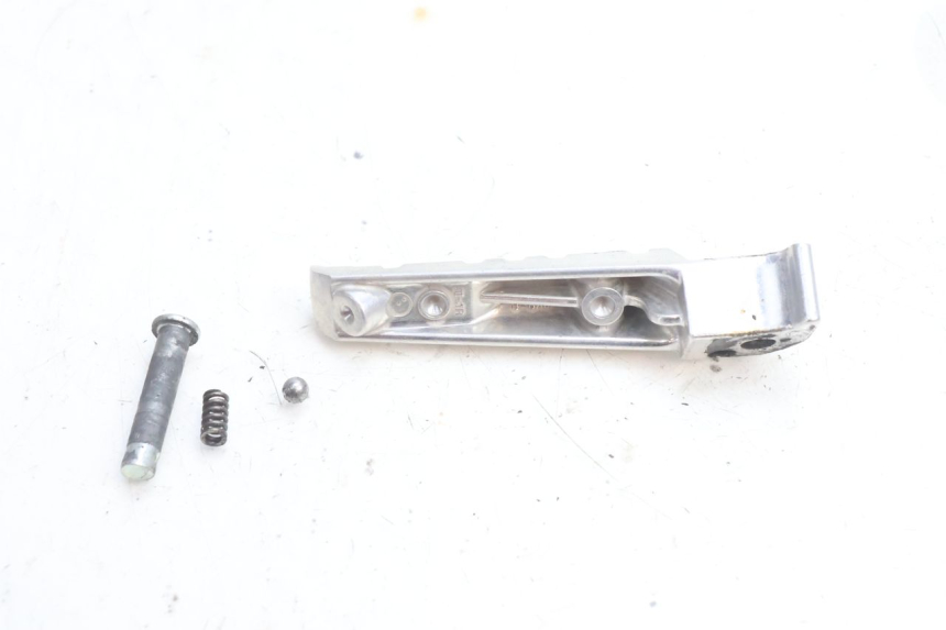 photo de PEDANA POSTERIORE DESTRA YAMAHA FZ8 800 (2010 - 2016) - Altra angolazione