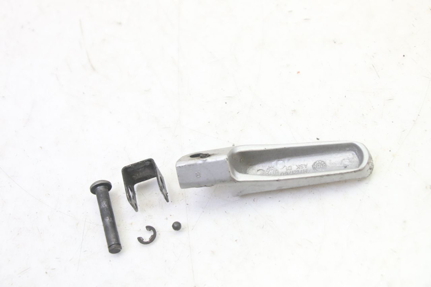 photo de PEDANA POSTERIORE DESTRA BMW G310 R 310 (2016 - 2020) - Primo piano tecnico