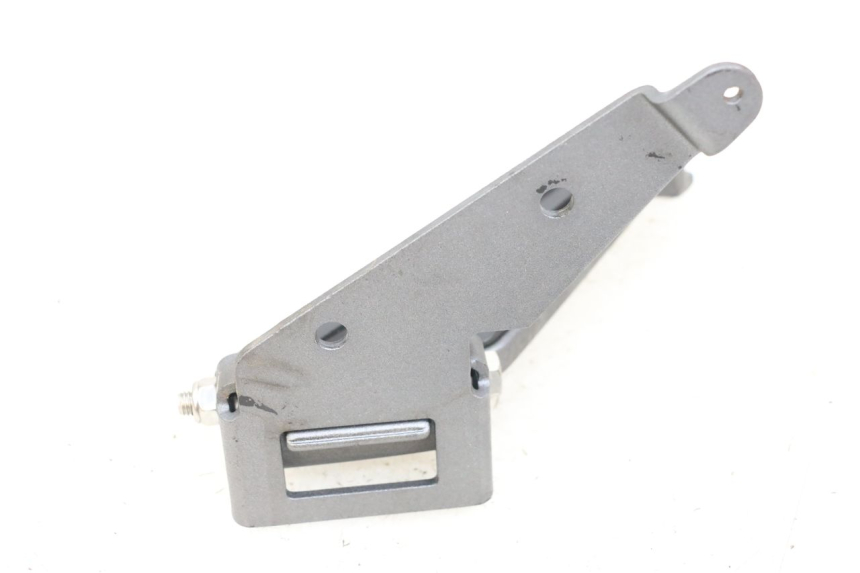 photo de PEDANA POSTERIORE DESTRA PEUGEOT GEOPOLIS RS 125 (2007 - 2009) - Primo piano tecnico