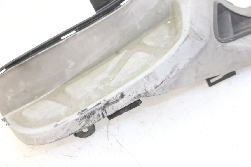 photo de PEDANA POSTERIORE DESTRA KYMCO GRAND DINK 125 (2008 - 2014) - Marcature e riferimenti originali